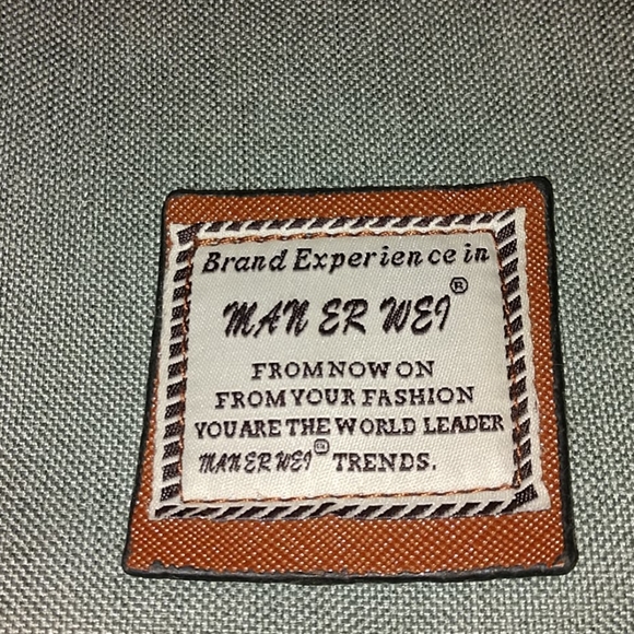 Man Er Wei Backpack with Laptop Pocket - Picture 7 of 14